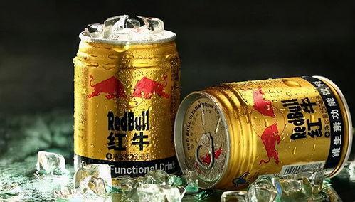 男孩喝红牛拍视频吃瓜,男孩拍视频吃瓜，趣味横生一幕