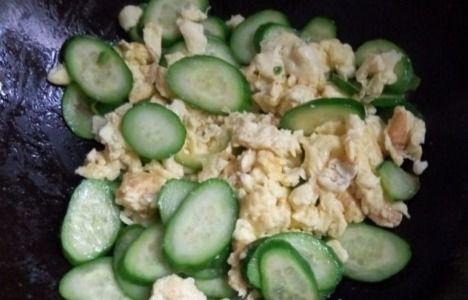 客家人吃绿瓜怎么吃的视频,绿瓜的独特吃法揭秘